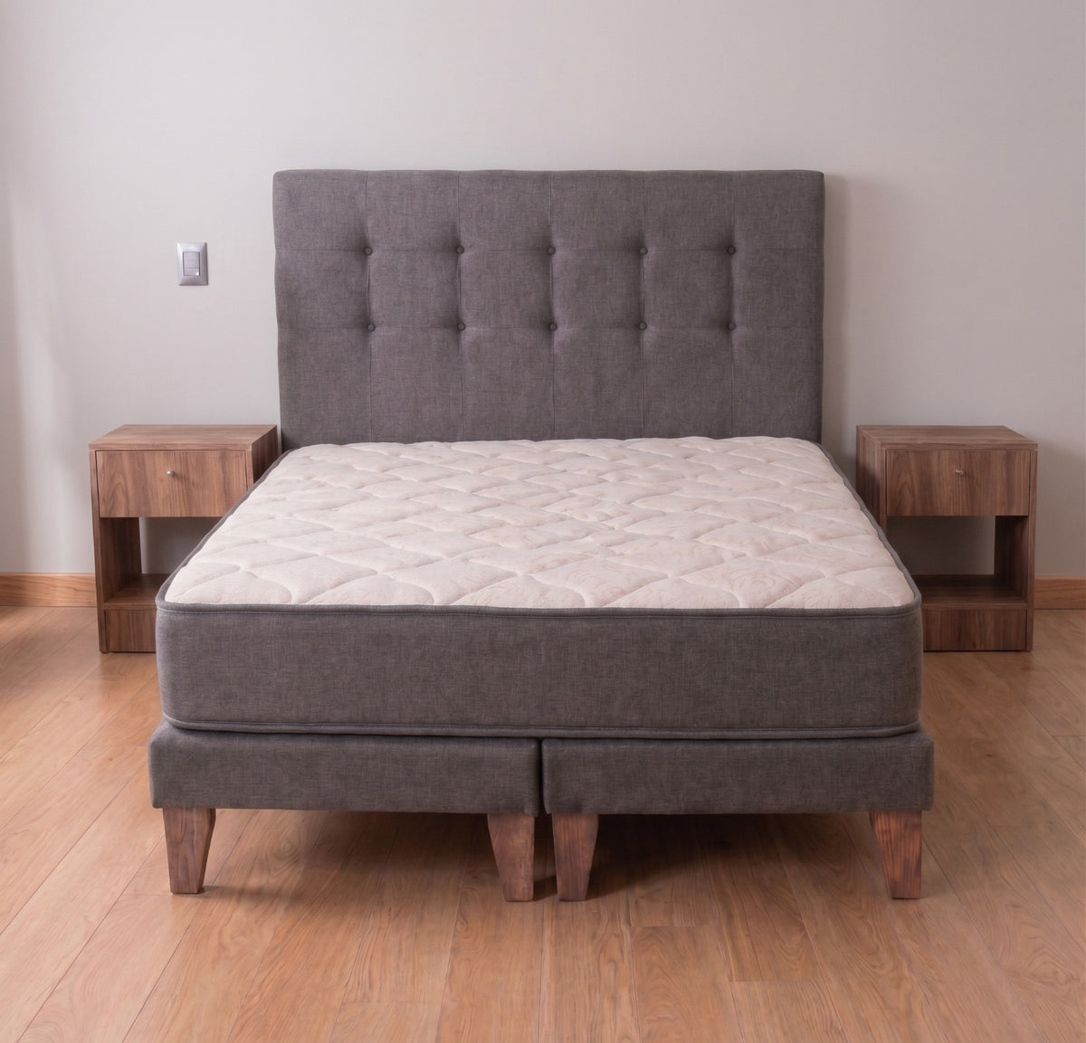 Cama 2 Plazas Base Europea + Colchón 25 cm con Resortes Bonnell + Respaldo de Tapizado + 2  Veladores